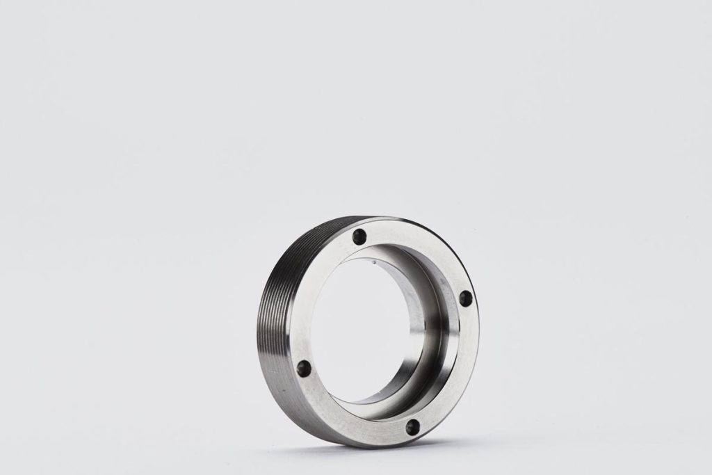 Metallring mit Gewinde