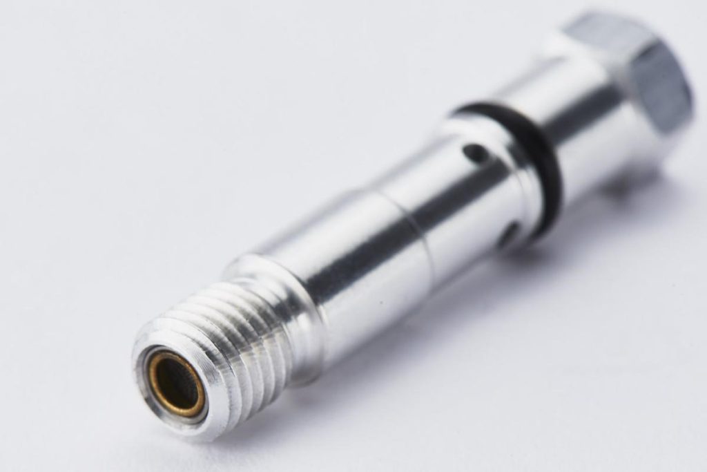 Metallisches Rohr mit Gewinde